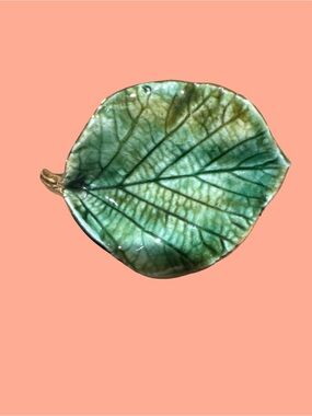 Leaf-Shaped Ceramic brooch in Green with Gold Accent